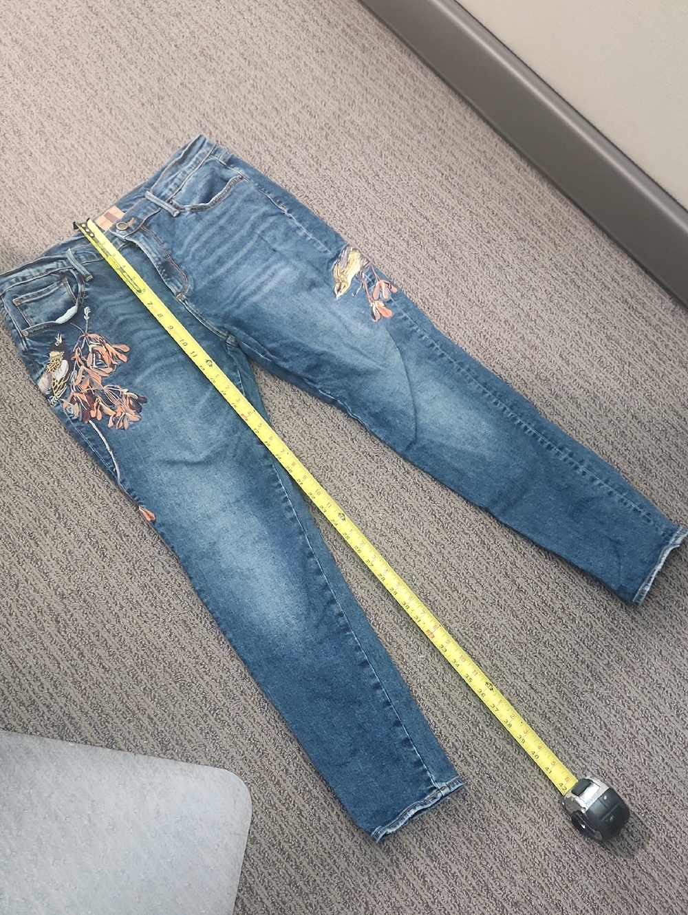 Driftwood Jackie Embroided Jeans Size 32 - Picture 9 of 16